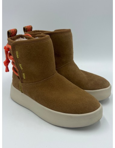 Boots Designer By UGG  Size: 5 de votre